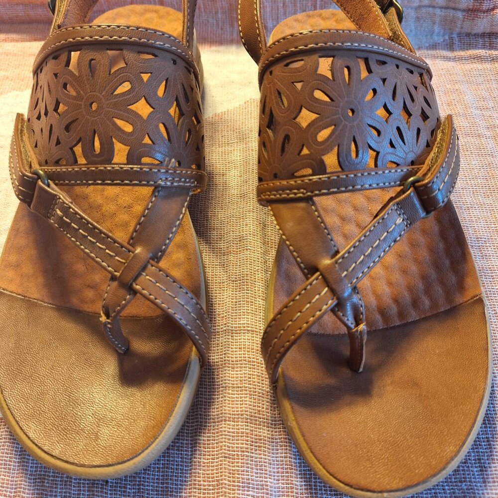 Baretraps Women's Thong Sandal Tan 8M - Picture 2 of 5